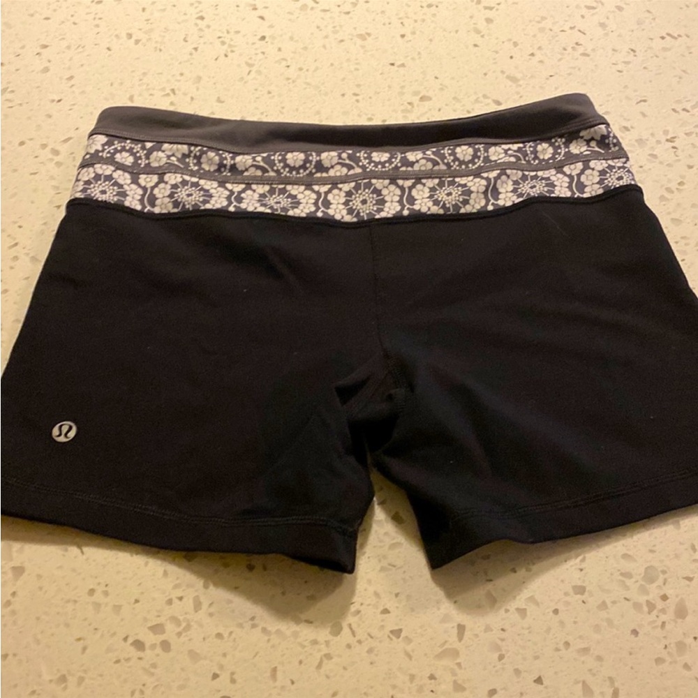 Lululemon Reversible Black Shorts 2.5 Inch Inseam - Size 6
